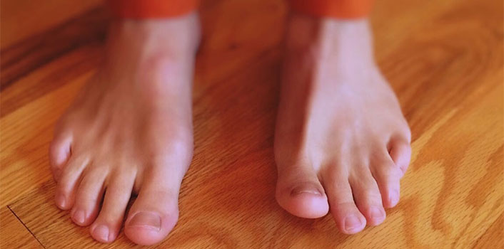 barefoot presenter